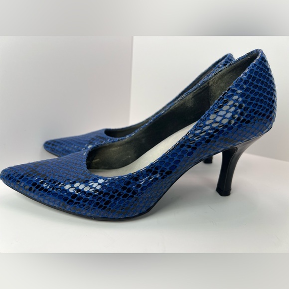 Christian Siriano blue & black snake skin heels - Picture 3 of 5